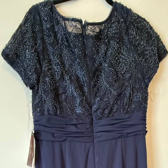 NWT JS Collections Celia Mixed Media Mermaid Gown Deep Navy Size 14 MSRP $298 - Picture 8 of 11